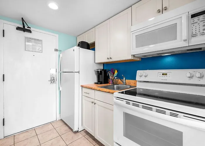 Cozy Studio Tropical Retreatwith Full Kitchen!!